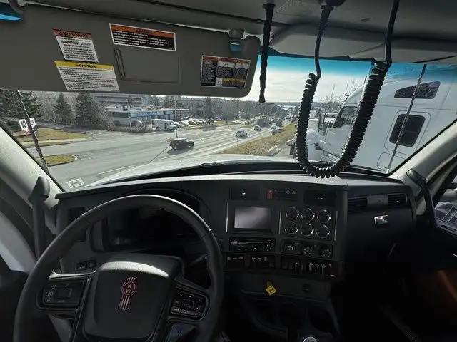 2025 Kenworth T880 in Heavy Trucks in Moncton - Image 16