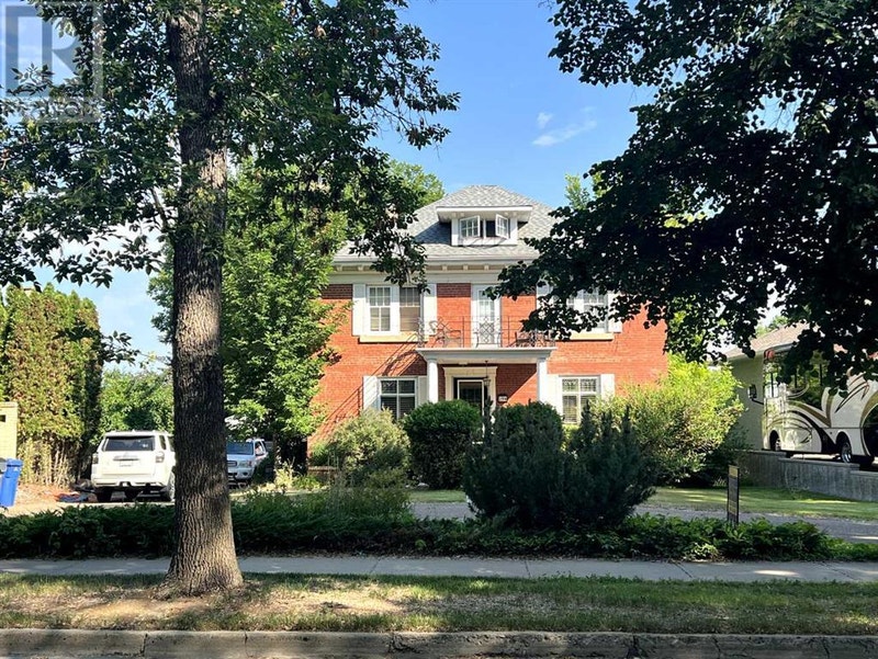 258 1 Street SE Medicine Hat, Alberta Houses for Sale Medicine Hat