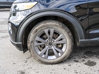 // ACCIDENT FREE!! // // SINGLE OWNER! // Discover the reliability and versatility of the 2022 Ford... (image 9)