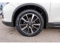 ALL WHEEL DRIVE W/LOADS OF FEATURES - Power panoramic Sunroof - Motion -Activated Liftgate - Dual Zo... (image 5)