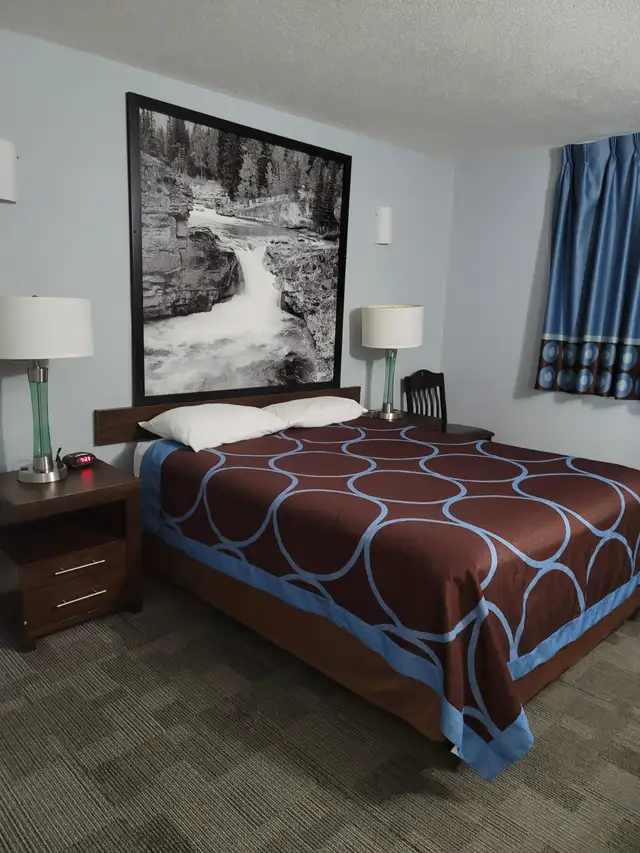 Monthly Room Available – Utilities Included – Super 8 North Mote