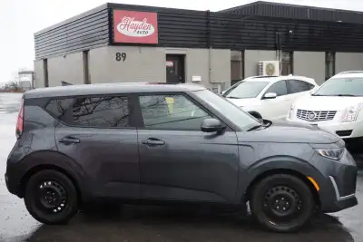 2023 Kia Soul EX Premium Economical Hatchback with lots of Room Low Kms Warranty and Safety Features...