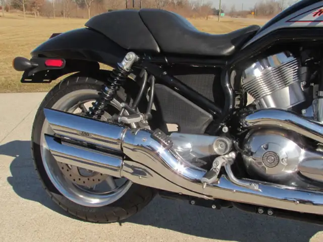 2006 Harley-Davidson VRSC R Street Rod in Street, Cruisers & Choppers in Leamington - Image 13