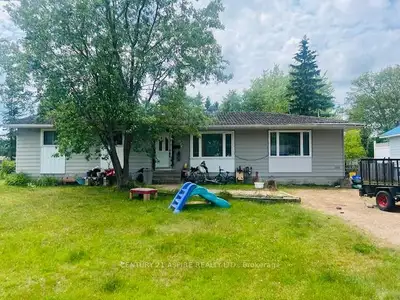 Great opportunity for investors or 1st time buyers ! Large bungalow situated on a beautiful lot. Hom...