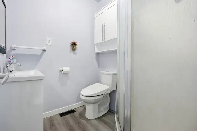 5 Bedrooms & 3 Bathrooms - Close to Wascana Park in Houses for Sale in Regina - Image 26