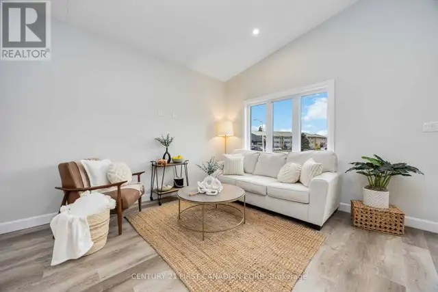 9 POSTMA CRESCENT North Middlesex (Ailsa Craig), Ontario in Houses for Sale in Grand Bend - Image 9