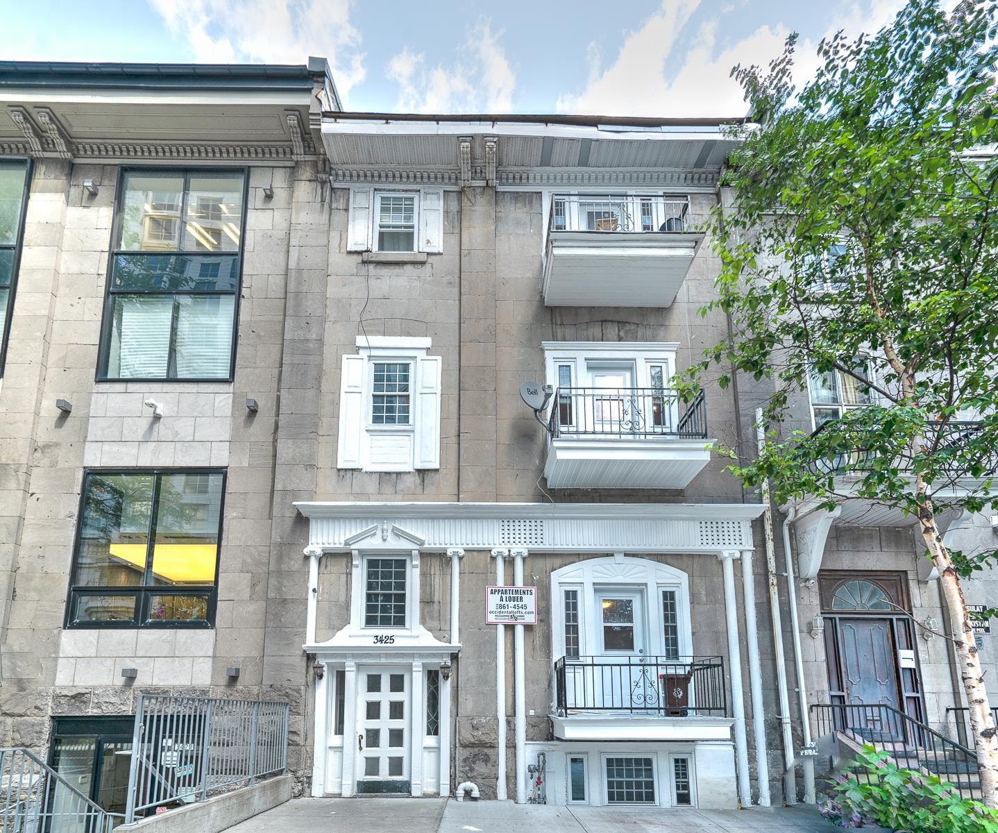 3425 Rue Peel — photo 1