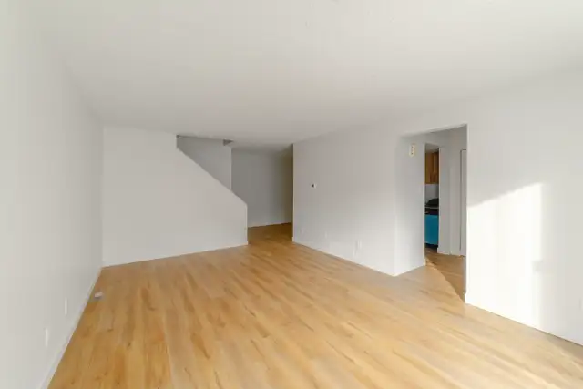 Recently renovated townhomes in NW Edmonton | Enjoy the playgrou in Long Term Rentals in Edmonton - Image 8