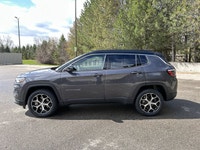 // ACCIDENT FREE!! // This 2024 Jeep Compass Limited 4x4 is a well-equipped used SUV at Haldimand Mo... (image 9)