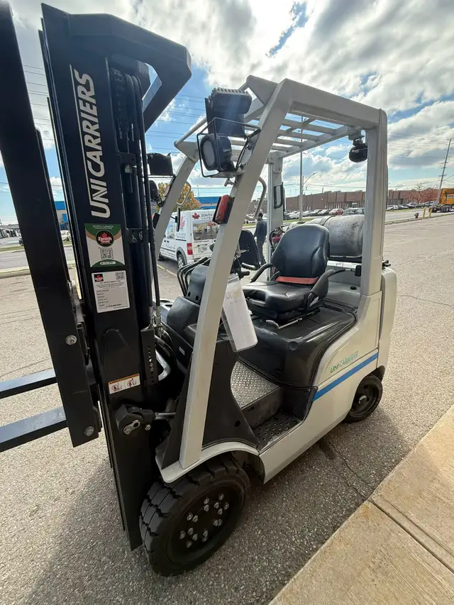 2019 Nissan (Unicarrier) Forklift 5000 lbs 3 stage 2273 hours  in Heavy Equipment in Mississauga / Peel Region - Image 9