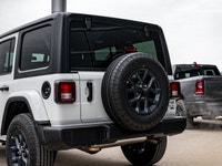 Welcome to 400 Chrysler Dodge Jeep Ram. 3.6L V-6 engine with 4x4 capability - Advanced infotainment... (image 6)