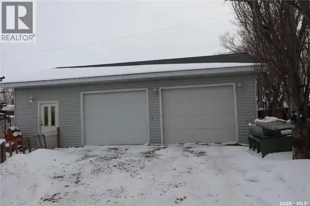 228 7th AVENUE E Gravelbourg, Saskatchewan in Houses for Sale in Moose Jaw - Image 4