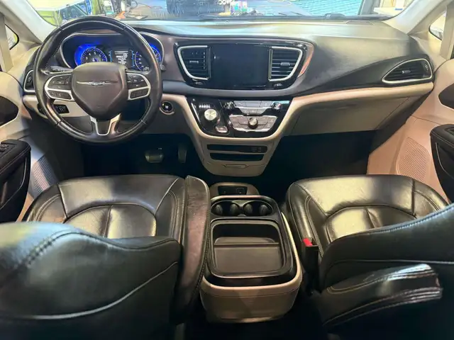 2017 Chrysler Pacifica Touring-L604128130347182088