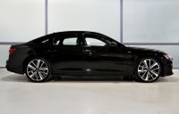 Traction intégrale Audi quattro / Black optics / Sieges massages en cuir Valcona / Apple Carplay + A... (image 5)