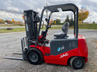 Chariot élévateur électrique 5000 lbs NEUF