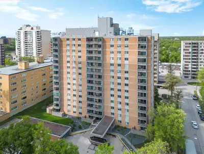 1B//Winnipeg/Available to view starting now, seller will review offers as they are received. Fantast...