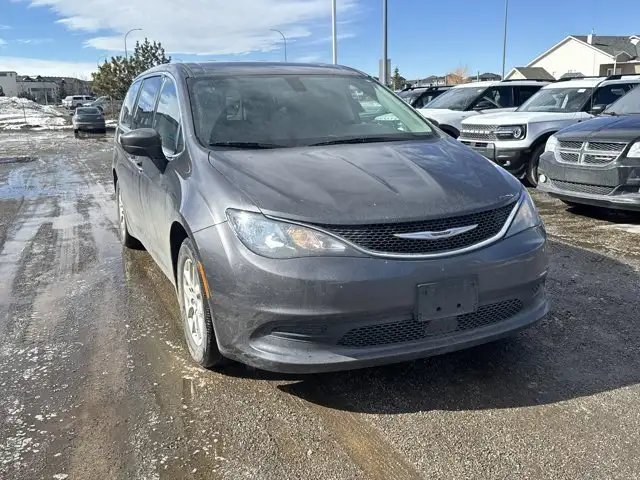2021 Chrysler Grand Caravan SXT in Cars & Trucks in Calgary - Image 5
