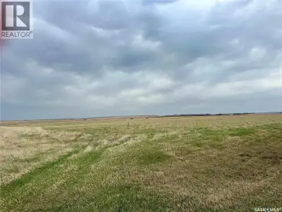 Discover this exceptional 37.95-acre parcel located along Iffley-Hatherleigh Road at the Lanz Point...