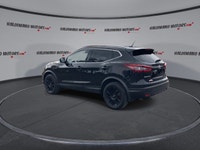 This Nissan Qashqai has a dependable Gas 4cyl 2.0 L engine powering this Variable transmission. Sunr... (image 5)