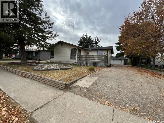 522 1st STREET E Lafleche, Saskatchewan in Houses for Sale in Moose Jaw - Image 2