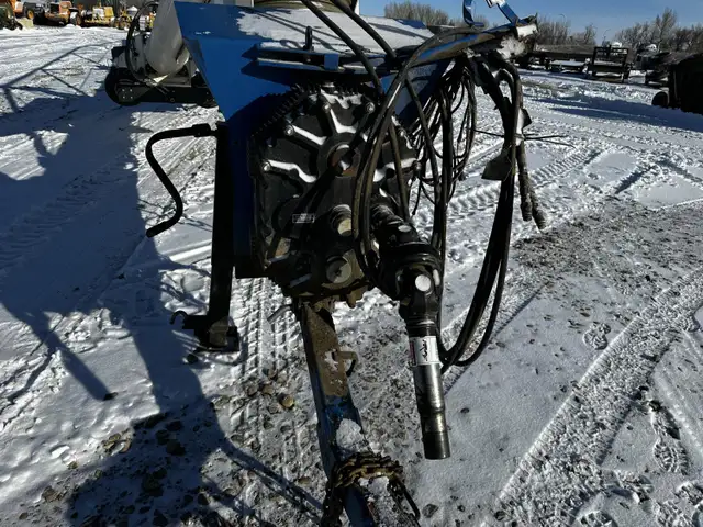 2015 Brandt 16 X 105 Ft Hydraulic Swing Grain Auger 16105-HP in Farming Equipment in Grande Prairie - Image 7
