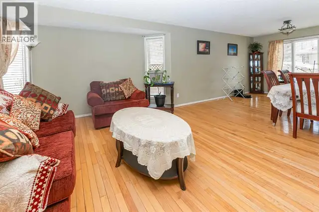 63 Hawkmount Green NW Calgary, Alberta in Houses for Sale in Calgary - Image 9