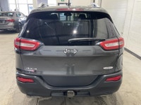Le Jeep Cherokee NORTH 3.2L AWD MAGS CRUISE A/C 2015 proposé par AutoStudio 72 à Mirabel est un VUS... (image 2)