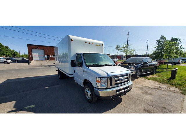 2019 Ford E-450 16Ft Unicell Box - Loading Ramp - Gasoline in Cars & Trucks in City of Toronto - Image 4