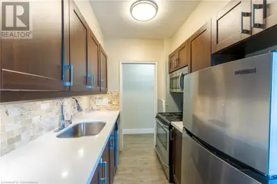326 HUNTER Street E Unit# 402 Hamilton, Ontario
