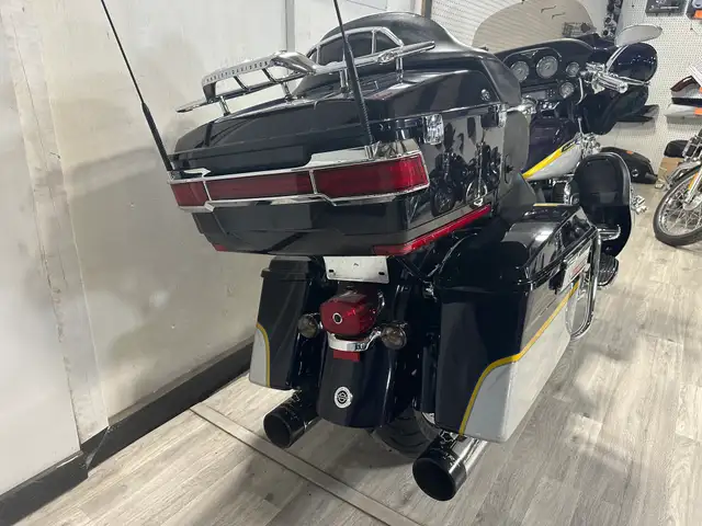 2012 Harley-Davidson CVO ULTRA LIMITED in Other in London - Image 13