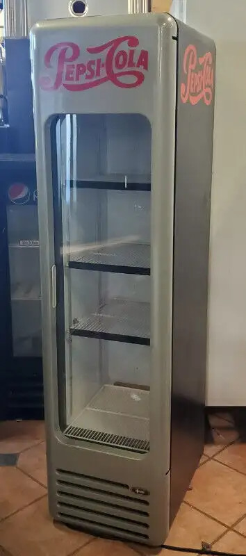 GLASS DOOR REFRIGERATORS / COOLERS (USED) in Other Business & Industrial in Markham / York Region - Image 2