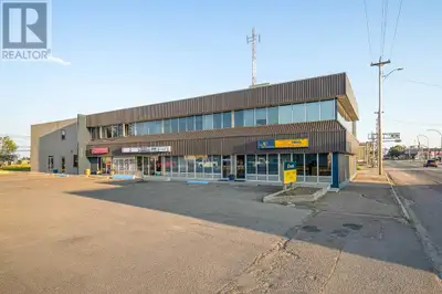 Wide open space for you to work with as needed. This spacious open plan offers brand new flooring an...