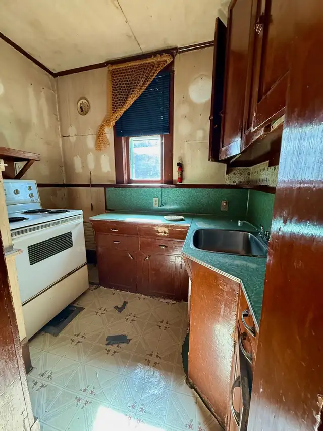 2340 Toronto St - Character Home In General Hospital Area63011176671235123