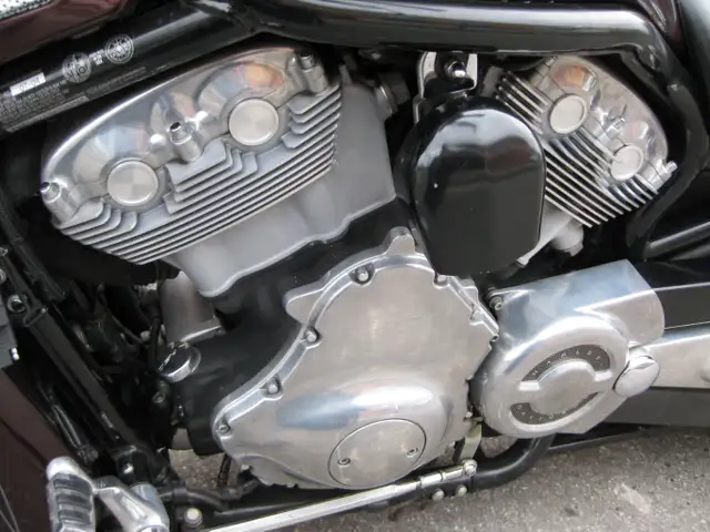 2005 Harley-Davidson VRSCB V-Rod in Street, Cruisers & Choppers in City of Toronto - Image 13
