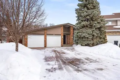 1G//Winnipeg/SS March 11, 2026. OTP March 18, 2026 eve. Custom built and meticulously maintained, th...