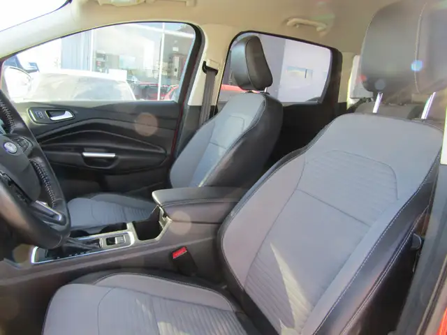 2019 Ford Escape SE 4WD Sport Appearance / Carplay / Navi / B.Ca in Cars & Trucks in Calgary - Image 16