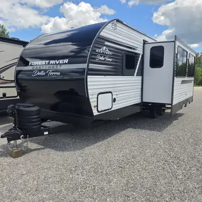 NEW 2027 MODEL IN STOCK NOW-VERY WELL BUILT UNIT WITH A GREAT LAYOUT-FEATURES A LARGE CLOSET WITH AD...
