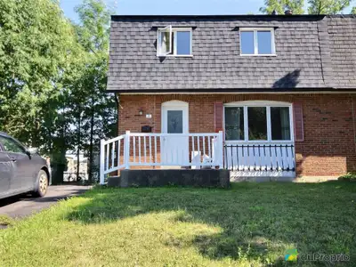 UNE BELLE MAISON SEMI-DÉTACHÉE, COIN DE RUE A PIERREFONDS, COMPLÈTEMENT RÉNOVÉE, PRÈS DE L'ECOLE BEA...
