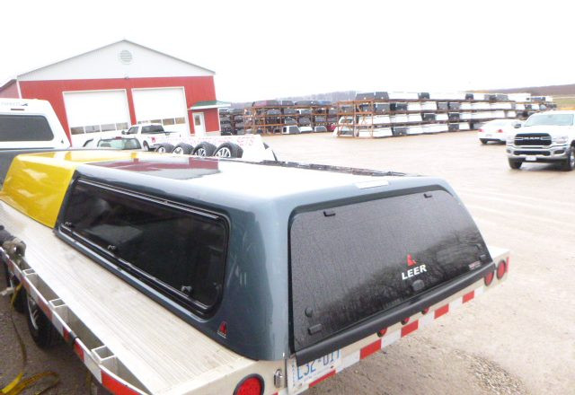 2014-2018 Chevrolet Silverado OR GMC Sierra 8' Stealth Grey Leer in Other Parts & Accessories in Kitchener / Waterloo - Image 3