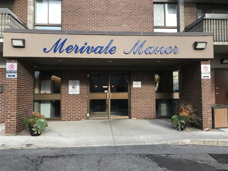 Studio Apartment on Merivale for December $1299 2