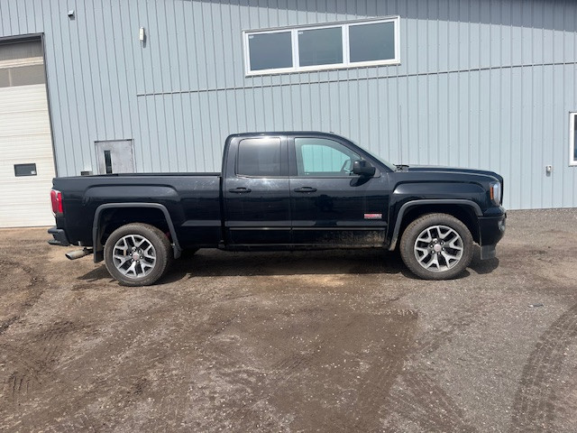 2017 GMC SIERRA in Cars & Trucks in Thunder Bay