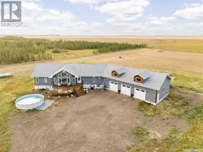 Dreaming of life in the country just minutes from the city?? Stargazing on your deck away from the c...
