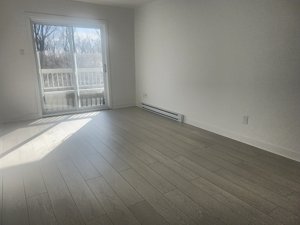 2 CH - 1 SDB - Longueuil - $1,400 /mo 3