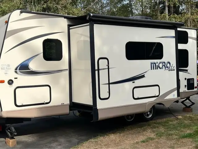 2017 FOREST RIVER FLAGSTAFF MICRO LITE 25BHS-FINANCE AVAILABLE!  in Cargo & Utility Trailers in Winnipeg - Image 3