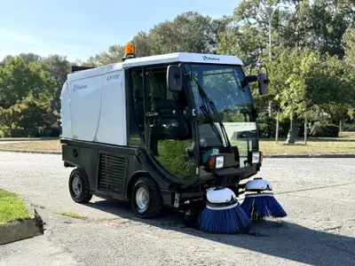 2017 Madvac LS100 Compact Sweeper Kubota D1105T Turbo Motor / 31.5 HP 981 HOURS Front Wheel Steering...