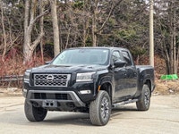 Heated Seats and Steering - Powerful 3.8L V6 engine with 4x4 capability - Advanced navigation system... (image 6)