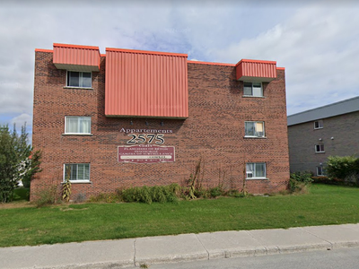 2 1/2 --- Les appartements Galt (rue Galt Ouest) - Près de l'Université de Sherbrooke; - Inclusions:...