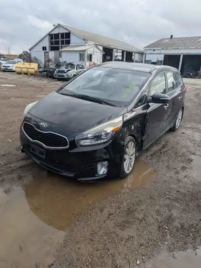 2014 Kia Rondo EX 101,290 KM 2.0L 4 Cylinder Engine, FWD Automatic Transmision ENGINE RUNS AND DRIVE...