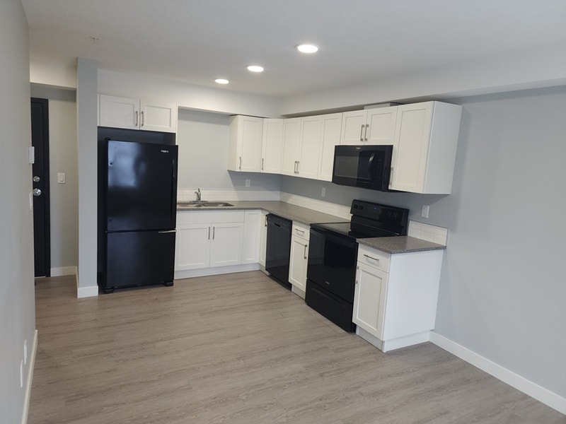 Amazing Apartment located on the beach front in Sylvan Lake! Long