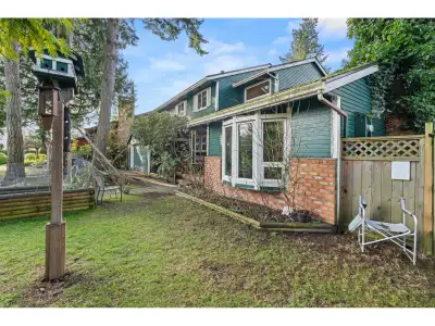 Located in the heart of the desirable Sunnyside neighborhood, this property offers an exceptional op...